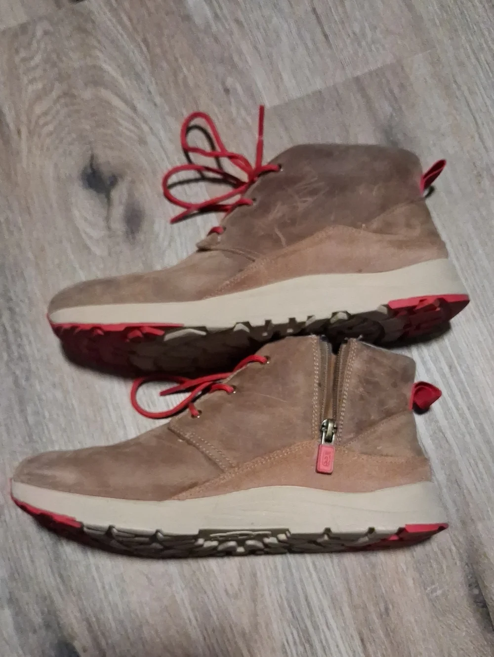 5 UGG Men's Tan Suede Chukka Boots with Red Laces